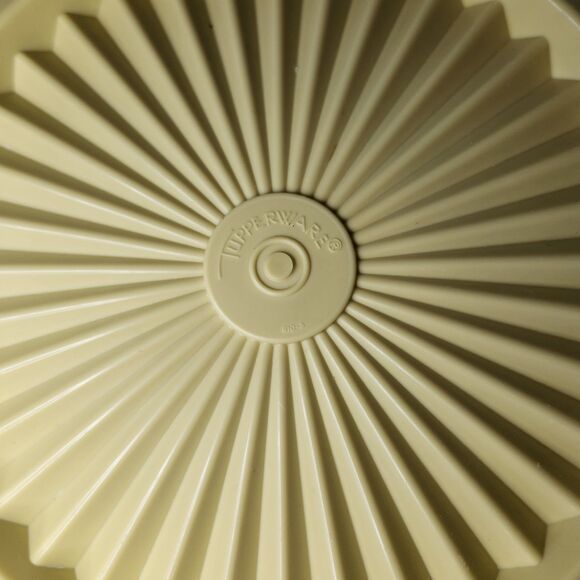 Vintage Tupperware Servalier Canisters Set of 3 Harvest Gold Daisy 1970s Retro!! - Picture 4 of 15